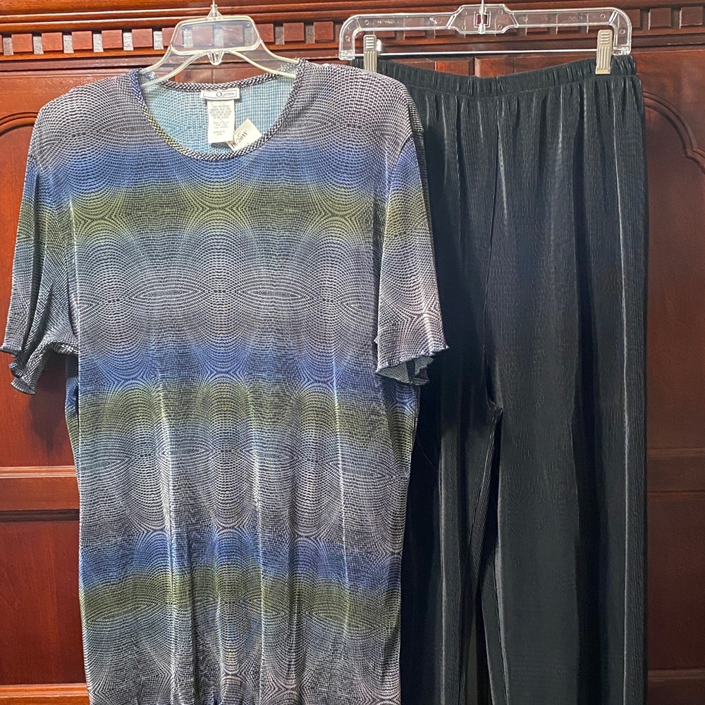 O2 Cool vintage Striped Blue and Green Top with Black Pants Set size 2XL NWT